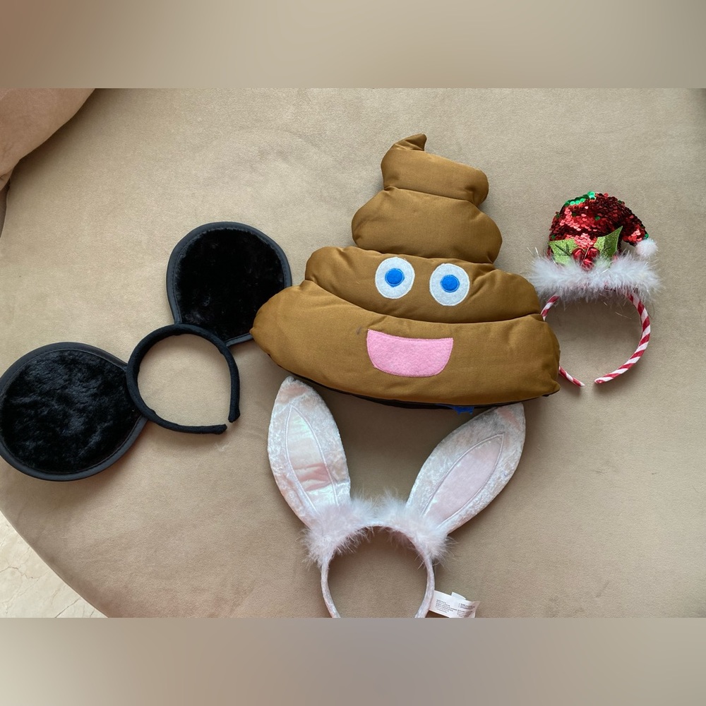 1 costume hat and 3 headbands.